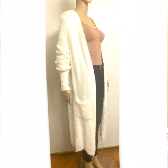 White Furry Duster - Picture 4 of 7